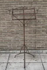Smeedijzeren muziekstandaard – foto 2 – kavel bij De Kringwinkel, Brecht