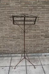 Smeedijzeren muziekstandaard – foto 8 – kavel bij De Kringwinkel, Brecht