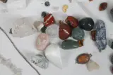 Lot kristallen en mineralen – foto 3 – kavel bij De Kringwinkel, Brecht