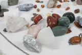 Lot kristallen en mineralen – foto 8 – kavel bij De Kringwinkel, Brecht