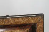 Antiek religieus kruisbeeld achter bol glas – foto 4 – kavel bij De Kringwinkel, Brecht