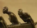 André Vincent Becquerel (1893–1981) – Les Piroguiers – Bronzen sculptuur, ca. 1930 – foto 11 – kavel bij De Kringwinkel, Antwerpen
