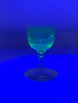 Set 5 uranium glazen en 1 karaf – foto 8 – kavel bij De Kringwinkel, Dendermonde