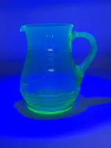 Set 5 uranium glazen en 1 karaf – foto 10 – kavel bij De Kringwinkel, Dendermonde