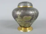 Decoratieve metalen pot met deksel en bloemmotief – foto 3 – kavel bij De Kringwinkel, Diest