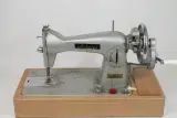 Vintage Ardona naaimachine – foto 2 – kavel bij De Kringwinkel, Brecht