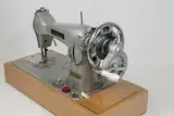 Vintage Ardona naaimachine – foto 8 – kavel bij De Kringwinkel, Brecht
