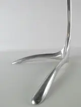 Postmoderne design-bijzettafel met glazen blad en aluminium – foto 4 – kavel bij De Kringwinkel, Heverlee