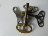 Grote partij mechanische opwindsleutels (Klokken & Speelgoed) – foto 5 – kavel bij De Kringwinkel, Heverlee