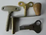 Grote partij mechanische opwindsleutels (Klokken & Speelgoed) – foto 7 – kavel bij De Kringwinkel, Heverlee