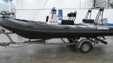 RIB rubberboot met Honda BF100BA en Itrailer geremde boottrailer, Brig, Navigator 570 – foto 13 – kavel bij Domeinen Roerende Zaken, Hoogeveen