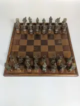 Schaakspel met houten schaakbord en metalen schaakstukken – foto 6 – kavel bij De Kringwinkel, Sint-Niklaas