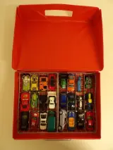 Verzameling speelgoedauto's in Hot Wheels koffer (1) – foto 2 – kavel bij De Kringwinkel, Leopoldsburg