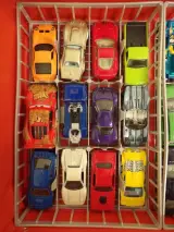 Verzameling speelgoedauto's in Hot Wheels koffer (2) – foto 4 – kavel bij De Kringwinkel, Leopoldsburg