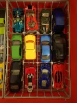 Verzameling speelgoedauto's in Hot Wheels koffer (2) – foto 5 – kavel bij De Kringwinkel, Leopoldsburg