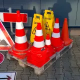 Partij verkeersborden-en kegels – foto 2 – kavel bij Onlineveilingmeester, Raalte