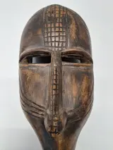 Afrikaans houten vogelmasker met dubbele snavel – foto 5 – kavel bij De Kringwinkel, Gent