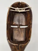 Afrikaans houten vogelmasker met dubbele snavel – foto 8 – kavel bij De Kringwinkel, Gent