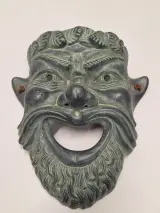 Paar ambachtelijk gemaakte klassieke Griekse theatermaskers, terracotta met een karakteristieke groen/zwarte patine – foto 2 – kavel bij De Kringwinkel, Gent