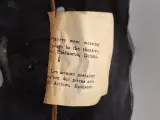 Paar ambachtelijk gemaakte klassieke Griekse theatermaskers, terracotta met een karakteristieke groen/zwarte patine – foto 7 – kavel bij De Kringwinkel, Gent