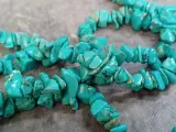 Sieradenset met Turkoois en rode accentkralen - Ketting en armband – foto 4 – kavel bij De Kringwinkel, Gent