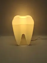 Bijzondere tafellamp in tandvorm - Wit kunststof in Tooth Lamp-stijl – kavel bij De Kringwinkel, Gent