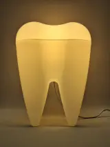 Bijzondere tafellamp in tandvorm - Wit kunststof in Tooth Lamp-stijl – foto 4 – kavel bij De Kringwinkel, Gent