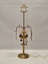 Antieke messing tafellamp met vier lichtpunten en sierlijke ornamenten - Jaren 1920–1930 – foto 2 – kavel bij De Kringwinkel, Gent