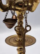Antieke messing tafellamp met vier lichtpunten en sierlijke ornamenten - Jaren 1920–1930 – foto 11 – kavel bij De Kringwinkel, Gent