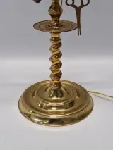 Antieke messing tafellamp met vier lichtpunten en sierlijke ornamenten - Jaren 1920–1930 – foto 3 – kavel bij De Kringwinkel, Gent