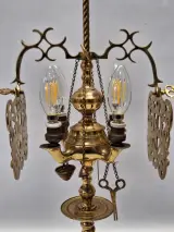Antieke messing tafellamp met vier lichtpunten en sierlijke ornamenten - Jaren 1920–1930 – foto 4 – kavel bij De Kringwinkel, Gent