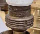 Antieke messing tafellamp met vier lichtpunten en sierlijke ornamenten - Jaren 1920–1930 – foto 9 – kavel bij De Kringwinkel, Gent