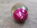 Vintage glazen Ajeko kersthanger in magenta, zilver en goud – foto 2 – kavel bij De Kringwinkel, Gent
