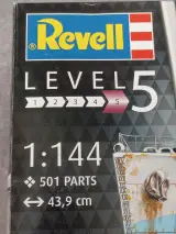 Set van 3 Revell modelbouwkits - Kriegsfischkutter, HMCS Snowberry en WASP Class – foto 15 – kavel bij De Kringwinkel, Gent