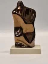 Abstracte torsosculptuur met glanzende bronskleurige craquelé afwerking - M. Baanth – foto 4 – kavel bij De Kringwinkel, Gent