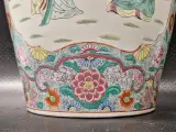 Grote Chinese porseleinen vaas, gedecoreerd in de traditionele Famille Rose-stijl – foto 2 – kavel bij De Kringwinkel, Gent