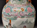 Grote Chinese porseleinen vaas, gedecoreerd in de traditionele Famille Rose-stijl – foto 4 – kavel bij De Kringwinkel, Gent