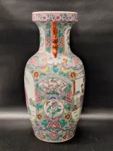 Grote Chinese porseleinen vaas, gedecoreerd in de traditionele Famille Rose-stijl – foto 8 – kavel bij De Kringwinkel, Gent