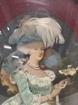 Set van 2 antieke ovalen 3D diorama kijkkasten / textielschilderijen in vergulde lijsten – foto 13 – kavel bij De Kringwinkel, Gent