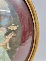 Set van 2 antieke ovalen 3D diorama kijkkasten / textielschilderijen in vergulde lijsten – foto 18 – kavel bij De Kringwinkel, Gent