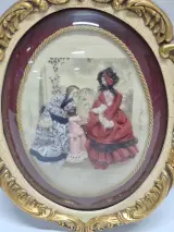 Set van 2 antieke ovalen 3D diorama kijkkasten / textielschilderijen in vergulde lijsten – foto 3 – kavel bij De Kringwinkel, Gent