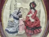 Set van 2 antieke ovalen 3D diorama kijkkasten / textielschilderijen in vergulde lijsten – foto 9 – kavel bij De Kringwinkel, Gent