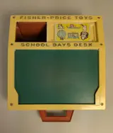 Fhiser Price School desk uit 1972 – foto 4 – kavel bij De Kringwinkel, Sint-Niklaas