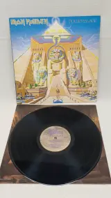 Iron Maiden vinylplaat Powerslave met hoes – kavel bij De Kringwinkel, Zottegem