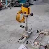 Slotenfreesmachine met mal DeWalt – foto 2 – kavel bij Onlineveilingmeester, Smilde