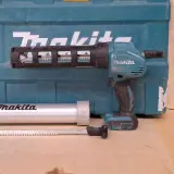 Accu kitspuit, Makita, DCG180, 2019 – foto 2 – kavel bij Onlineveilingmeester, Smilde