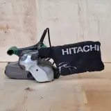 Bandschuurmachine Hitachi, SB 8V2, bouwjaar 2016 – foto 2 – kavel bij Onlineveilingmeester, Smilde