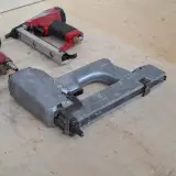 3x Diverse pneumatische tacker – foto 3 – kavel bij Onlineveilingmeester, Smilde