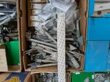 Partij divers hang en sluitwerk op pallet – foto 29 – kavel bij Onlineveilingmeester, Smilde