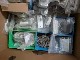 Partij divers hang en sluitwerk op pallet – foto 5 – kavel bij Onlineveilingmeester, Smilde